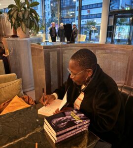 Séance dédicace, livre Paris